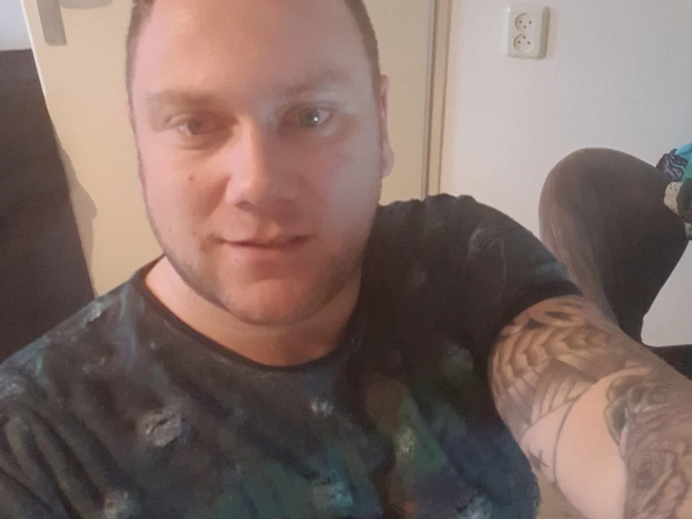 Dandeman1989's Offline Chat Room