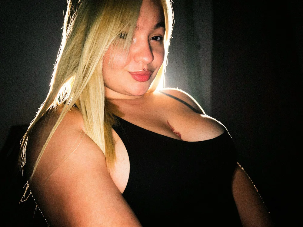 Chatroom XXX hors ligne de Naiara_Sex_