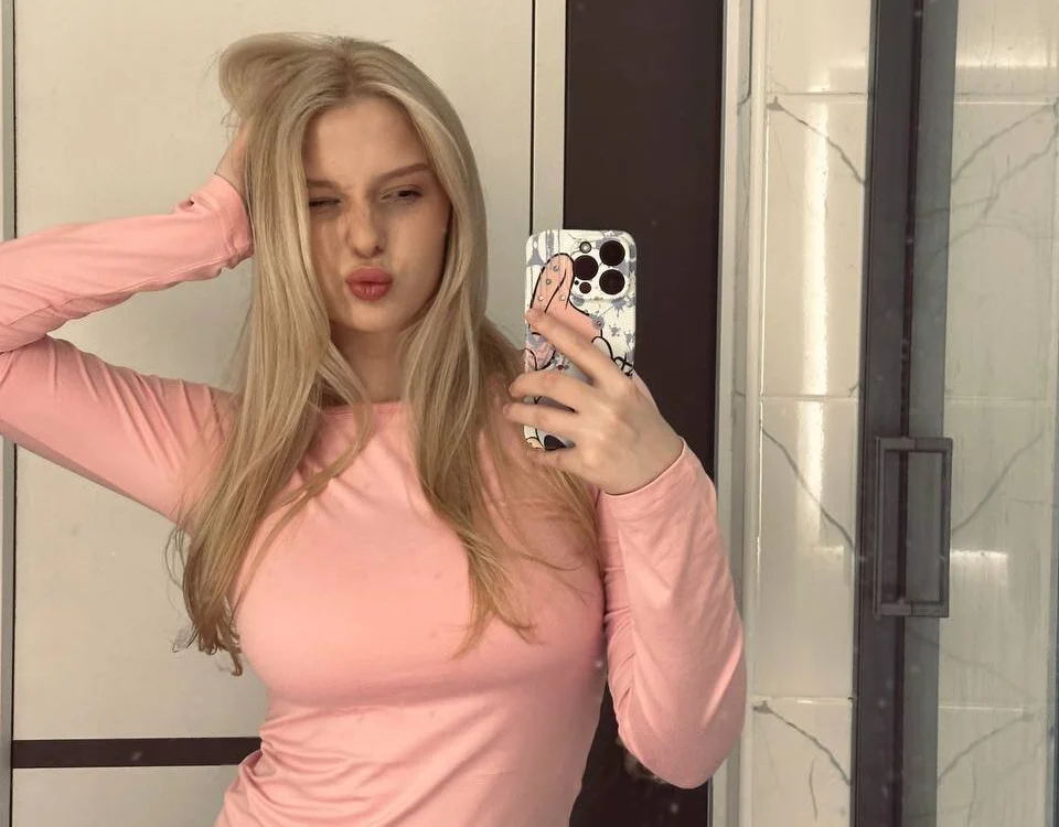 Alice_Taylori offline XXX-chat