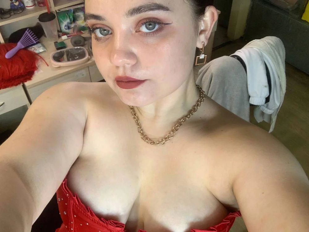 Julia_Rayn's Offline Chat Room