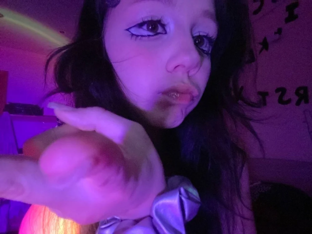 Alice_Harmony's Offline Chat Room