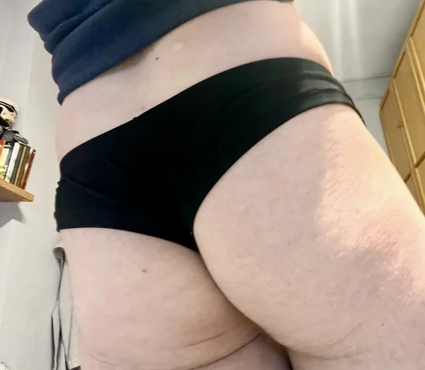 tuchi94's Offline XXX Chat