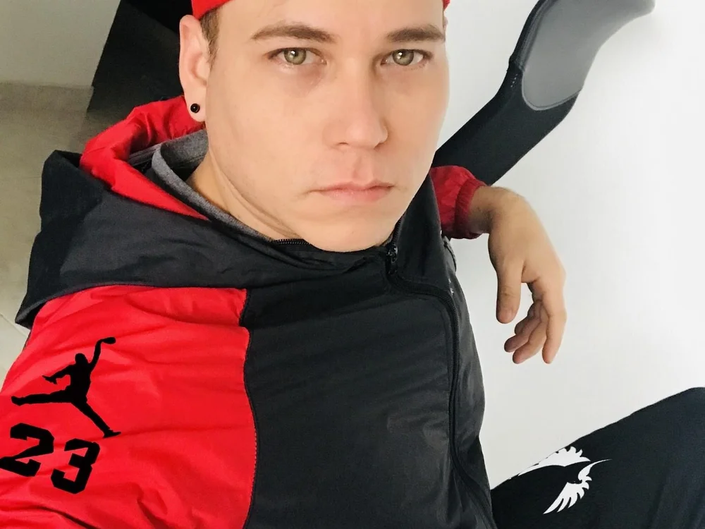 leganzy's Offline Chat Room