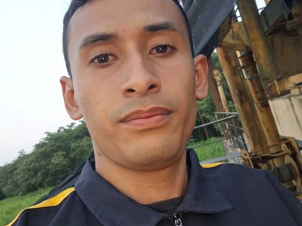 tumoreno23 Offline XXX Chat