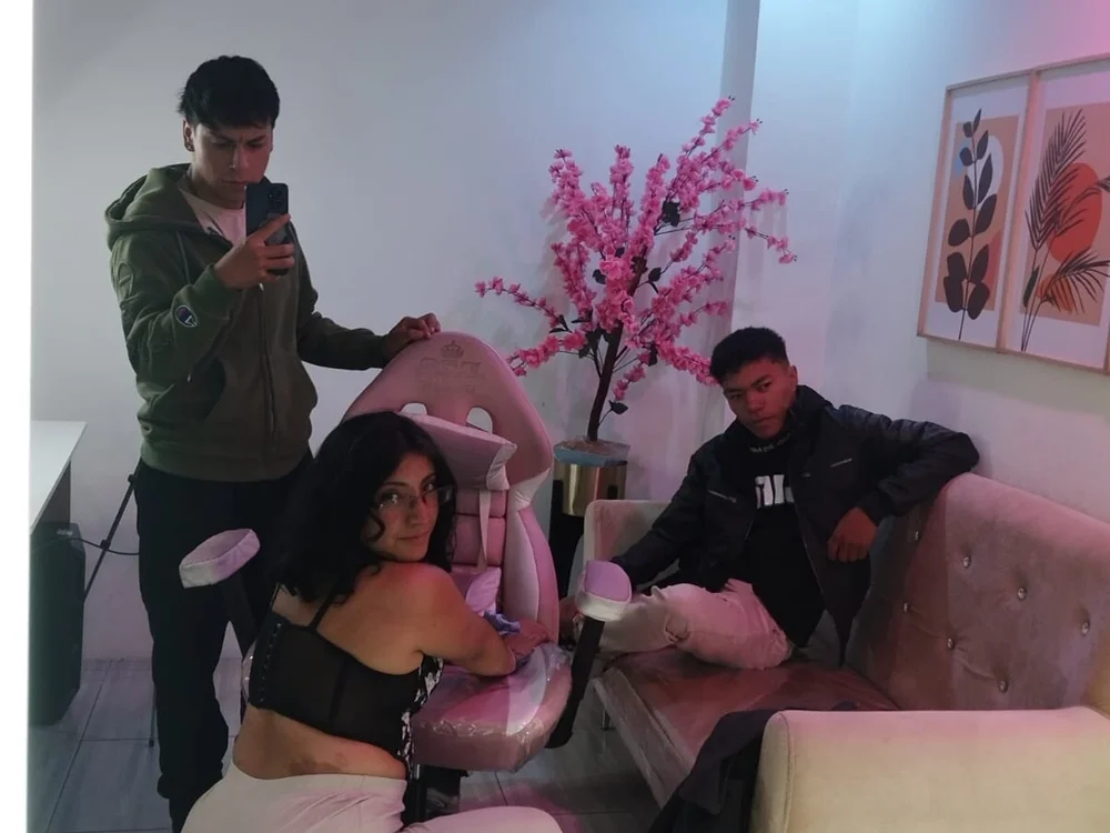 Hot__neighbors' Offline Chat Room
