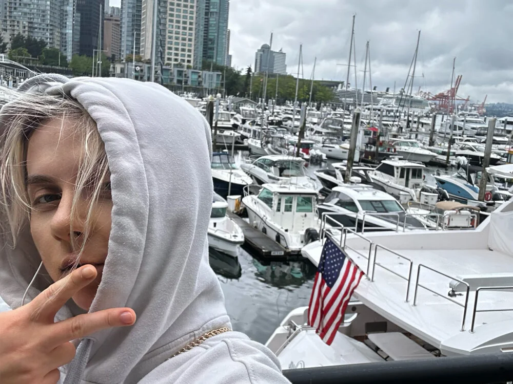 callme_iva's Offline XXX Chat