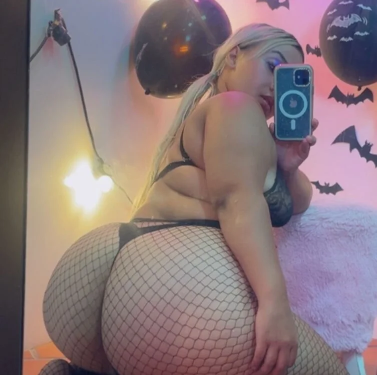 Katicamorada's Offline XXX Chat