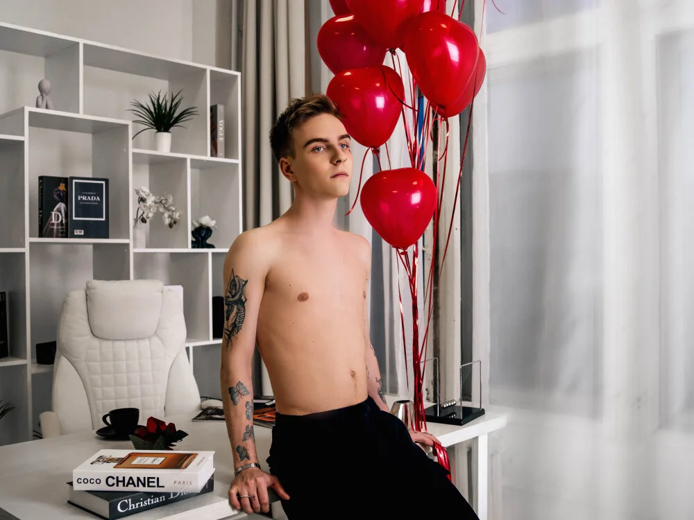 MarcusLargus' Offline XXX Chat