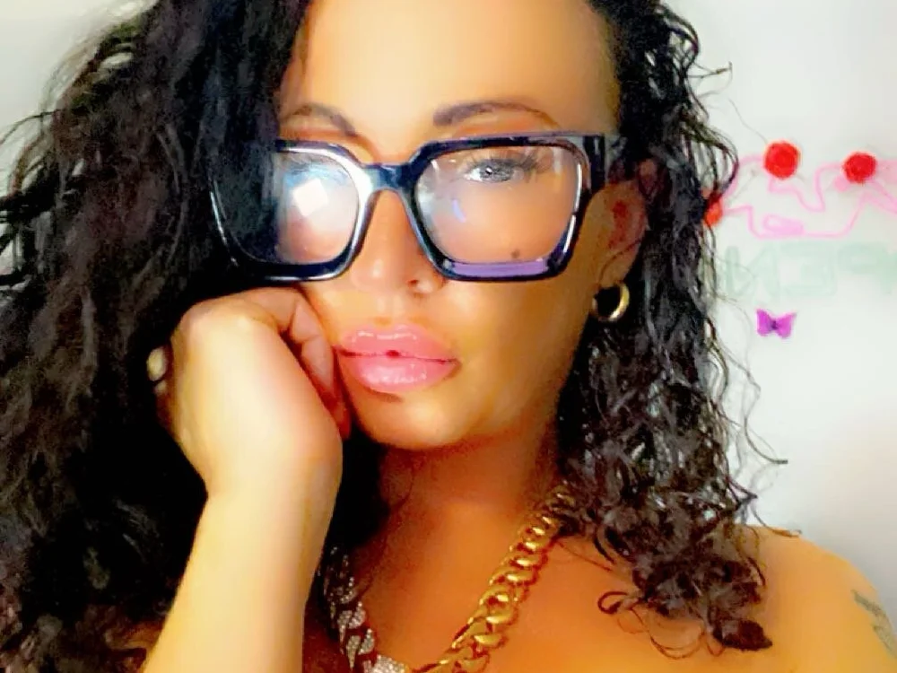 Tinkerbell1984's Offline XXX Chat