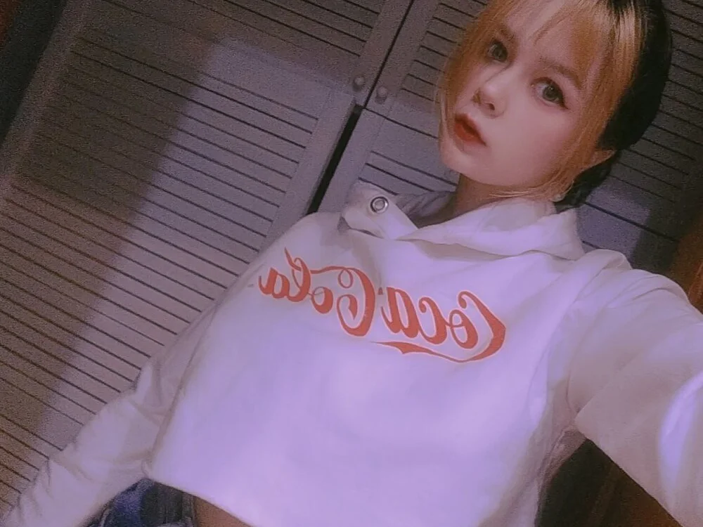 Milky__oolong Adlı Modelin Canlı XXX Sohbeti