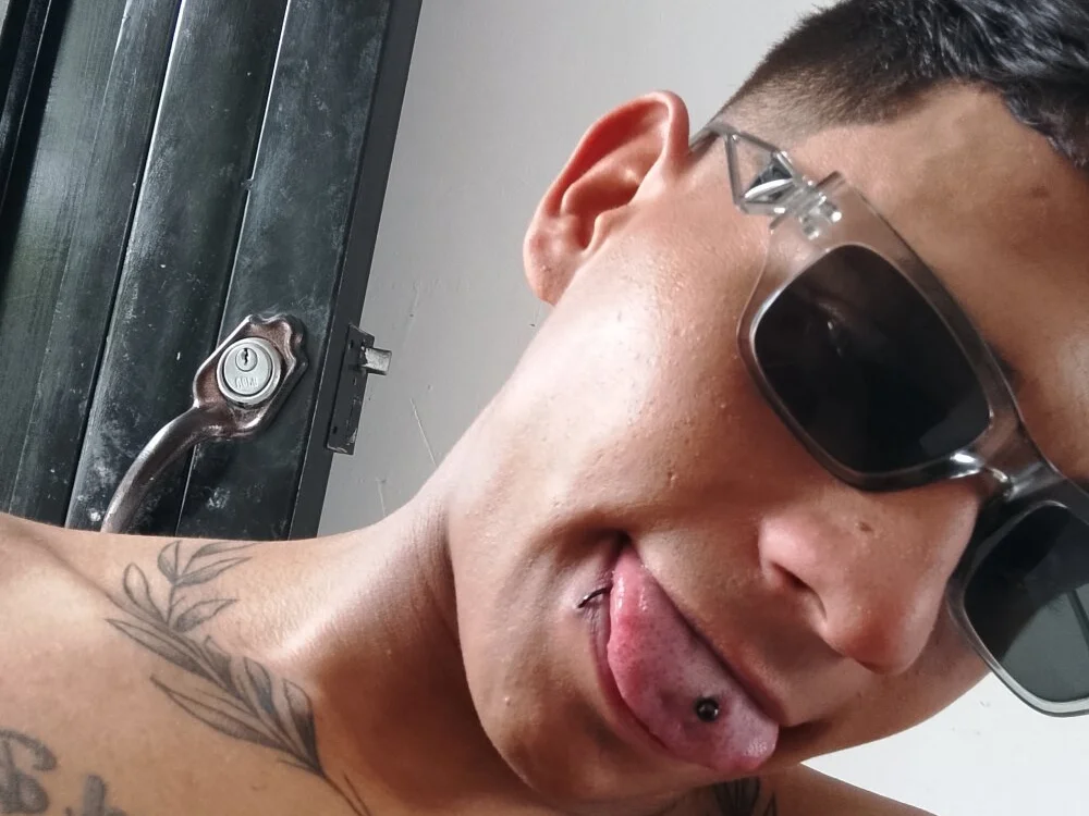 Elmorenito444のオフラインXXXチャット