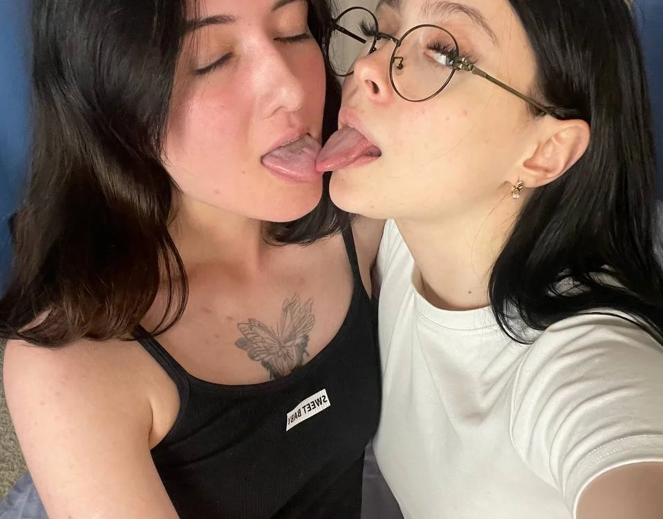 WildaDerynty's Offline XXX Chat