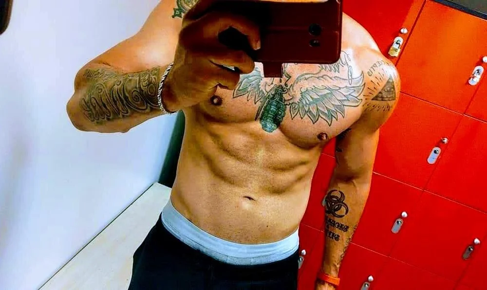 Benhard90n Offline XXX chat
