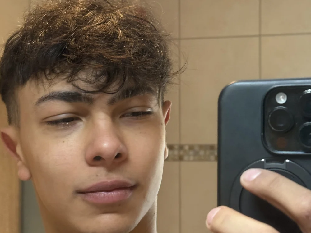YourBoy18cm's Offline XXX Chat