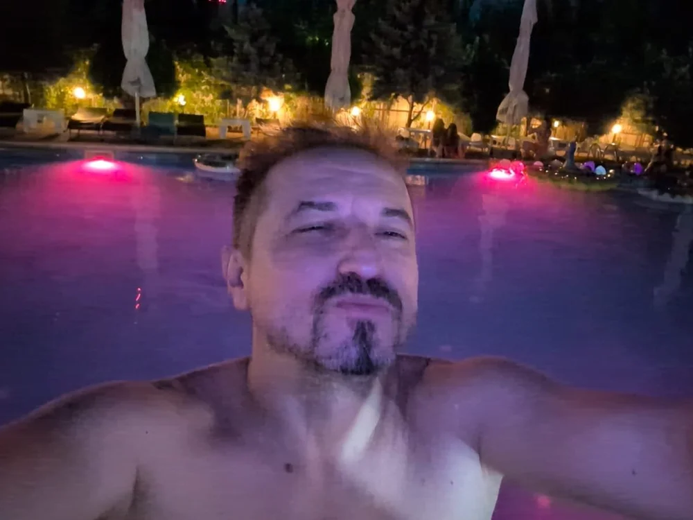 MisterFaithRO Offline XXX-chat