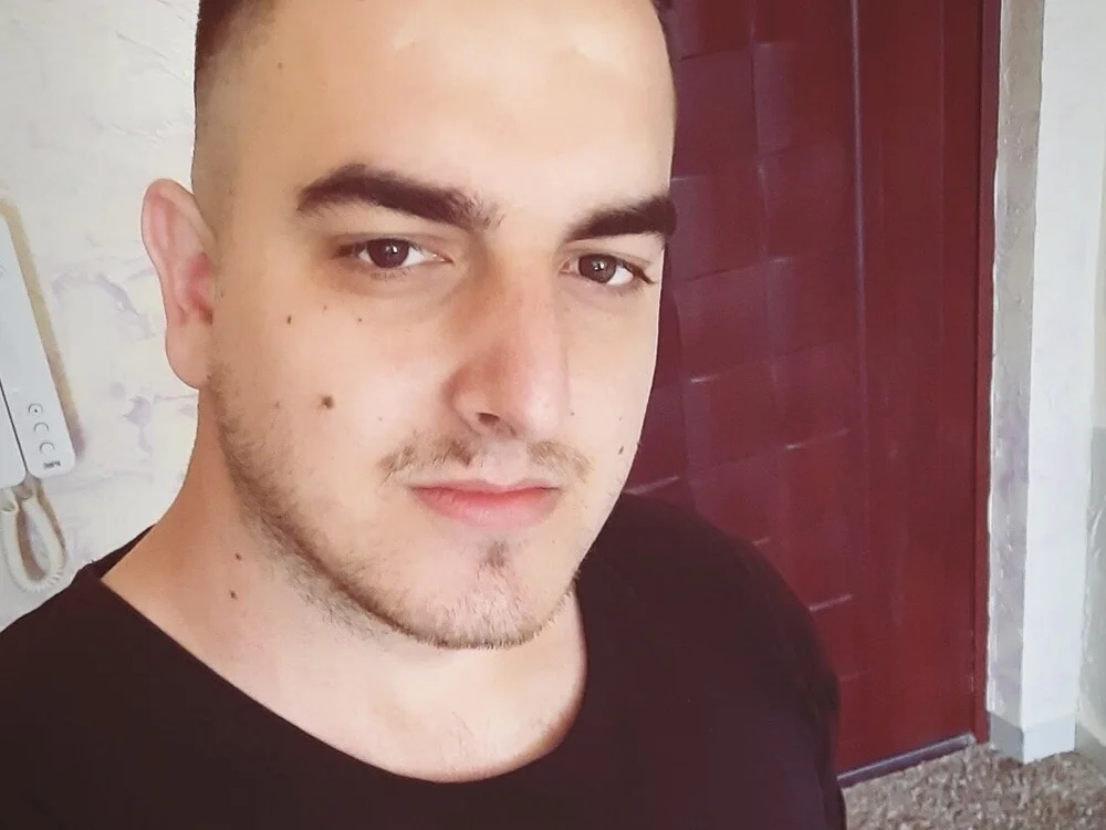 Bendzo123 Offline Chatraum