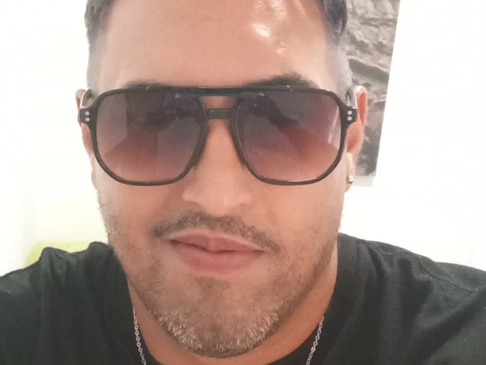 alejandro7055's Offline Chat Room