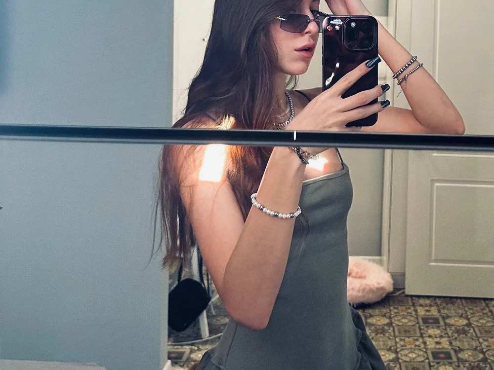 Chatroom XXX hors ligne de selena_favn