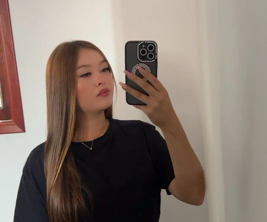 HannahPink_'s Offline Chat Room