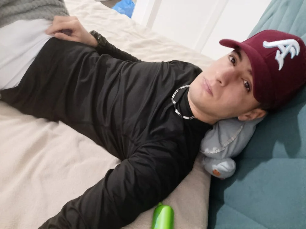 Kelv1n29 Offline XXX-chat