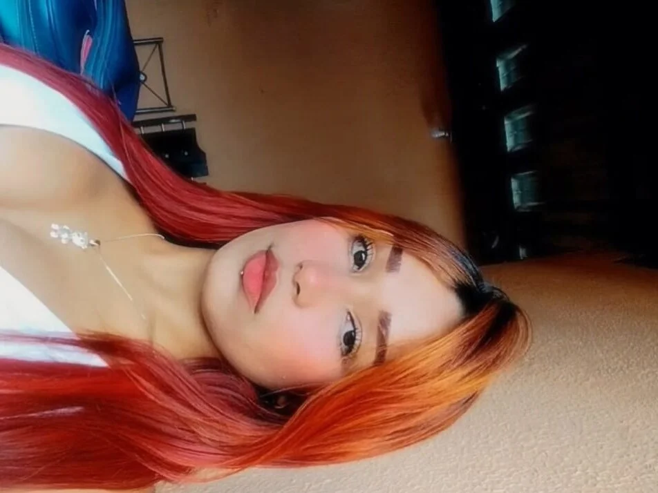 CHLOESHOWn Live XXX chat