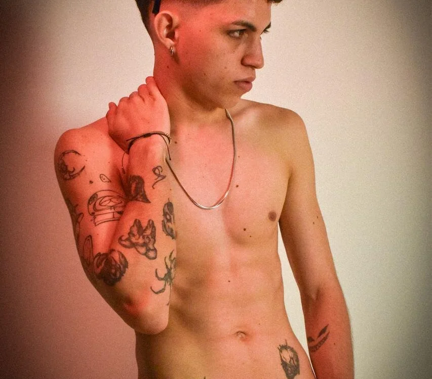 cameron_lux77n Offline XXX chat