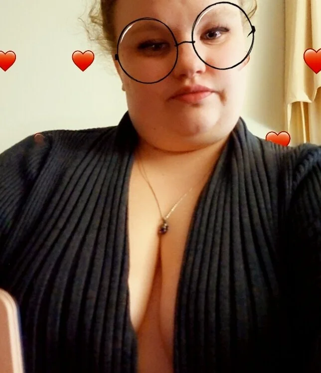 Fatchuckychick's Offline Chat Room