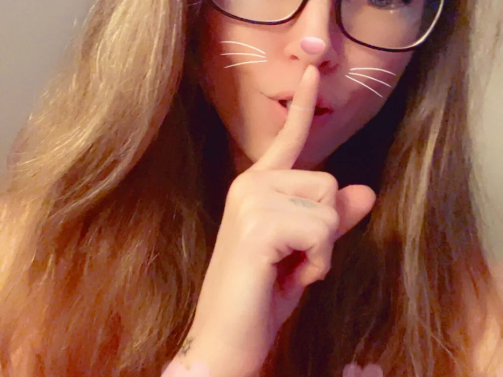 Shh_canukeepasecret offline chatrum