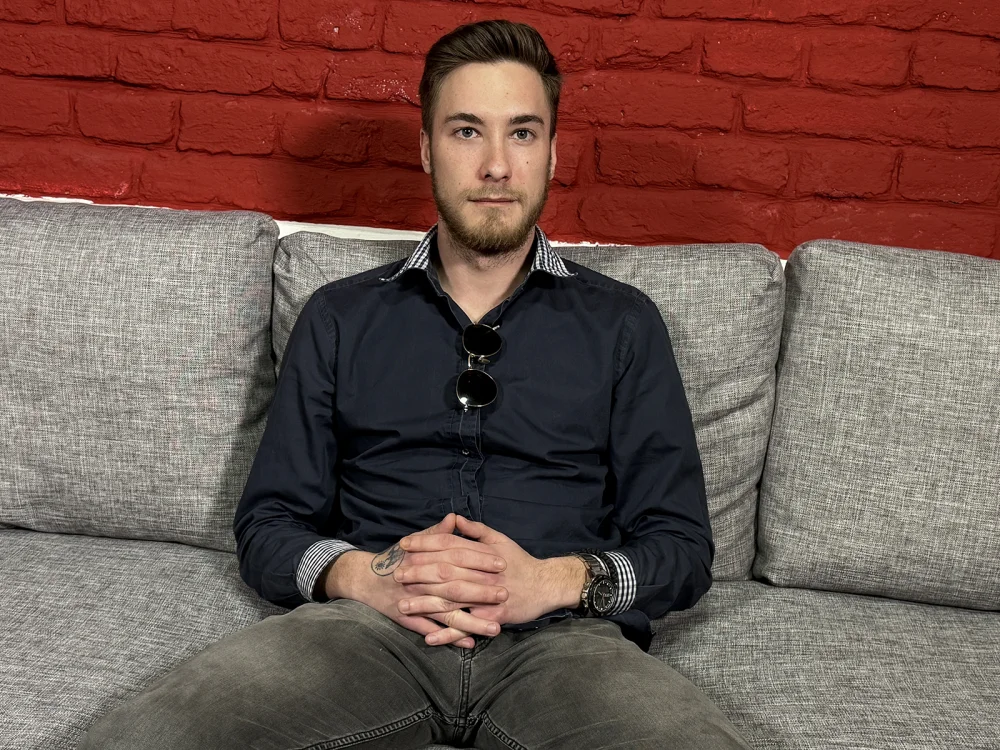 Harvey_Wiliams Offline XXX-Chat