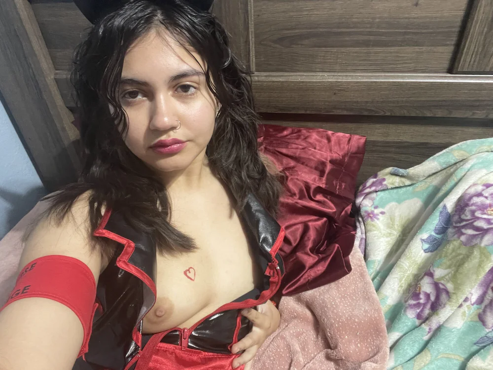 nympholilamay's Offline XXX Chat