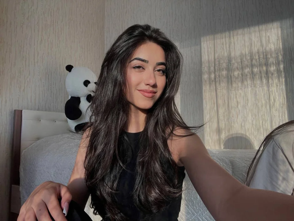 LauraNortonn's Offline Chat Room