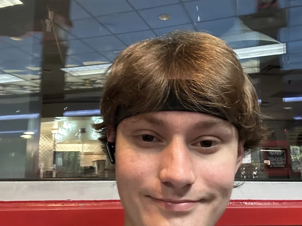 Huntred1234's Offline Chat Room
