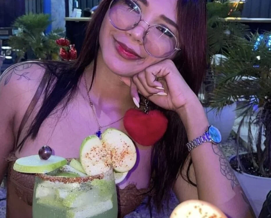 Alexandra-Monteron Offline XXX chat