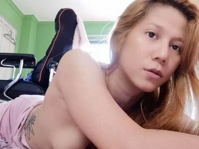 dreamgirlHILARY profile