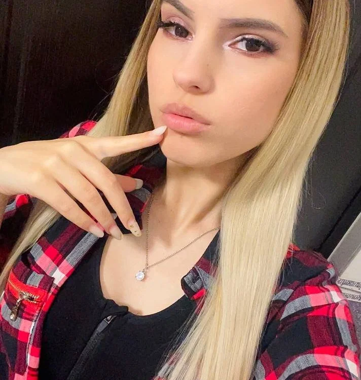 LauraineMisti's Offline Chat Room