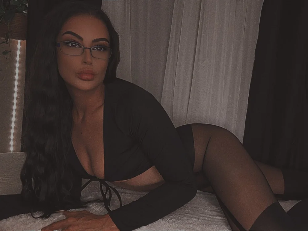 Miss_Raya's Offline Chat Room