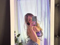 Sweet_Moon15 live cam profile - MySuperHot