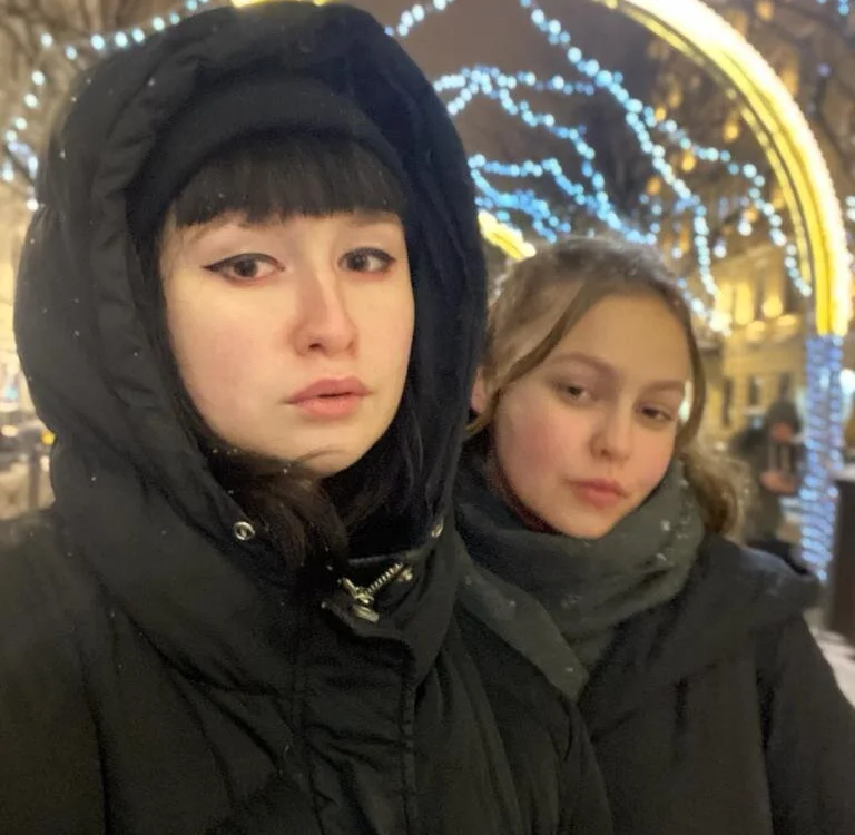 Young_Girlss' Offline Chat Room