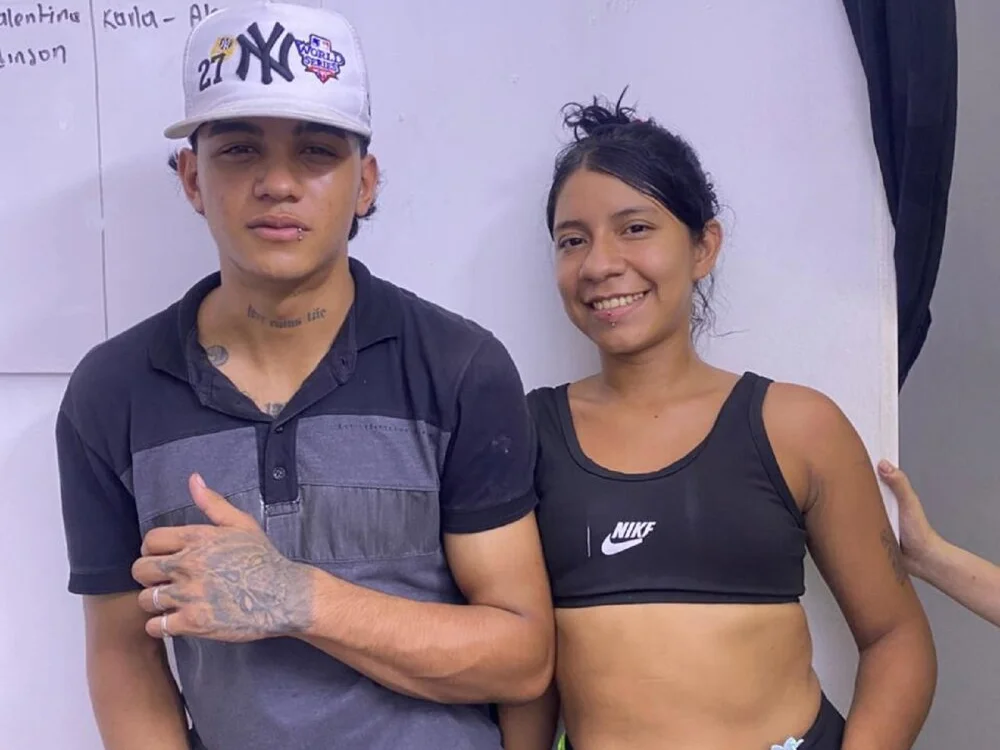 AlessiaAndAxel's Offline Chat Room