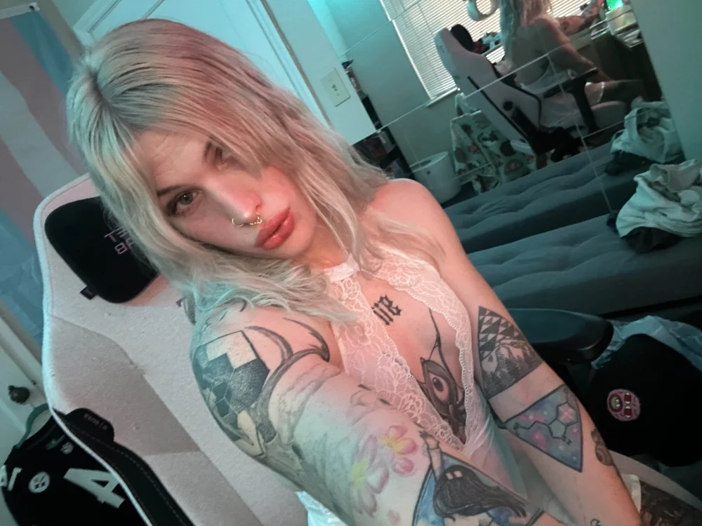 lilkittyjadee's Offline Chat Room