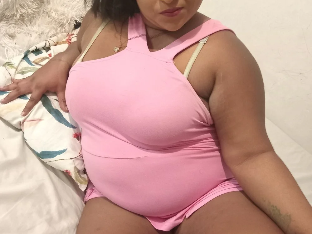 BustyIndian25's Offline XXX Chat