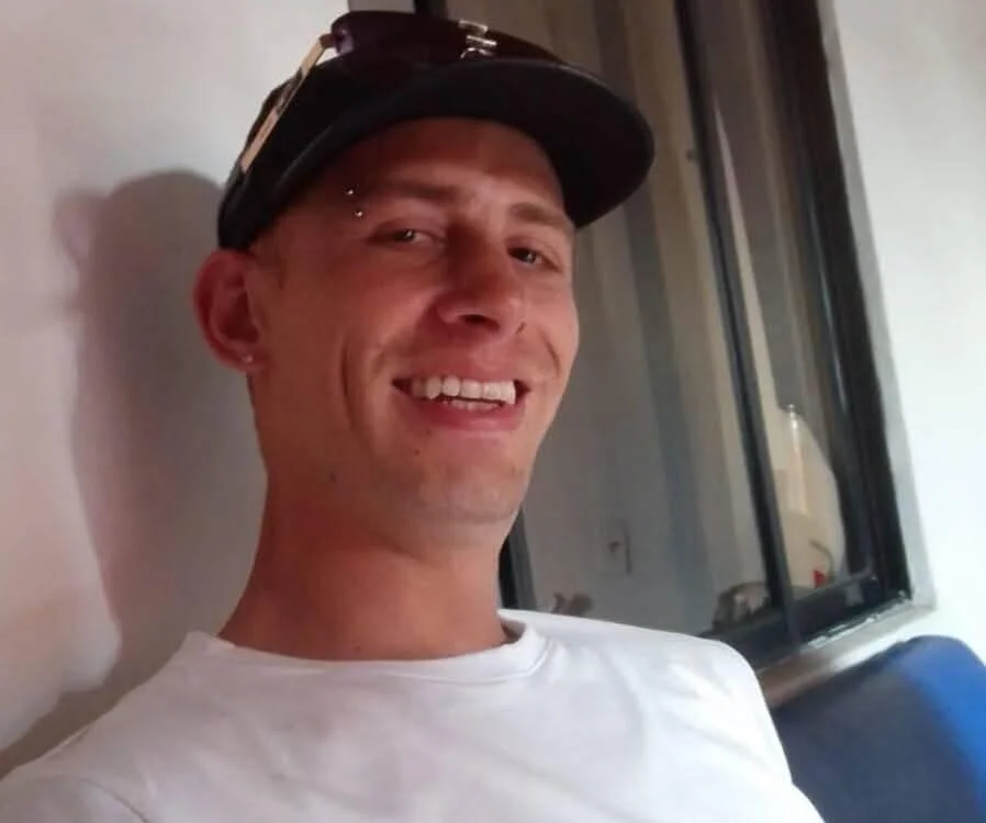 Brinnnn199's Offline Chat Room