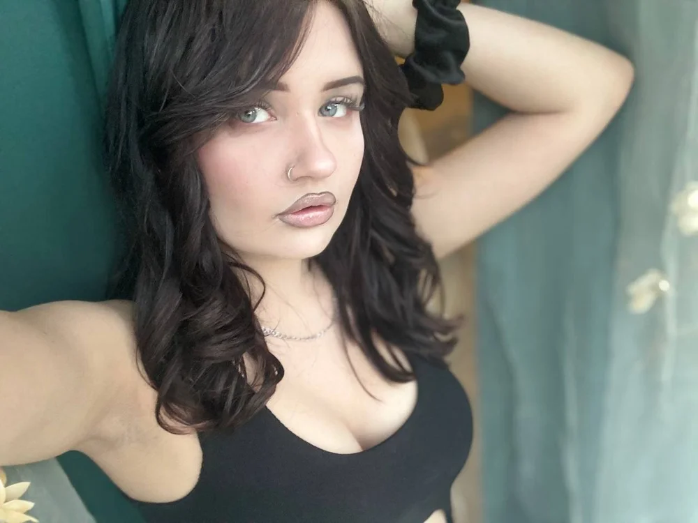 LinaFlowerz's Offline Chat Room