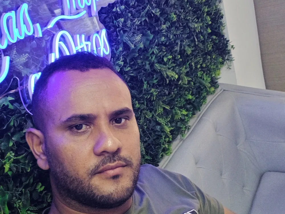 travieso2828's Offline XXX Chat