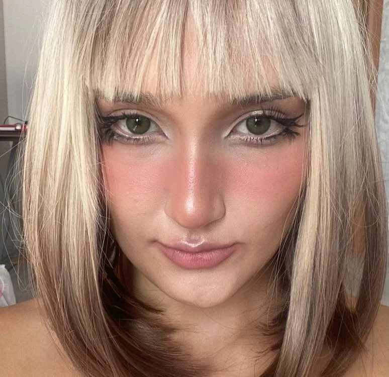 YasminaGlow Adlı Modelin Çevrimdışı XXX Sohbeti