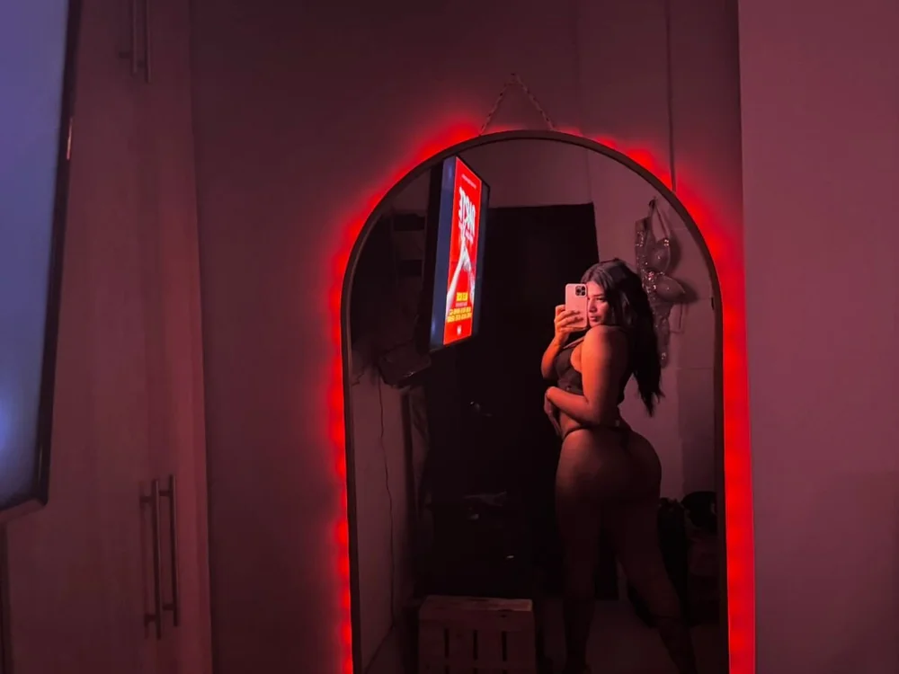 Sofi_Skay's Offline Chat Room