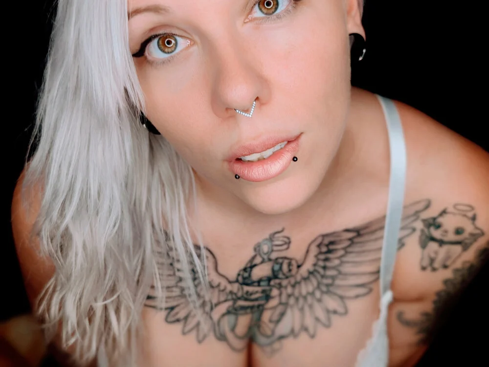 دردشة sarah_sky_official الجنسية دون اتصال