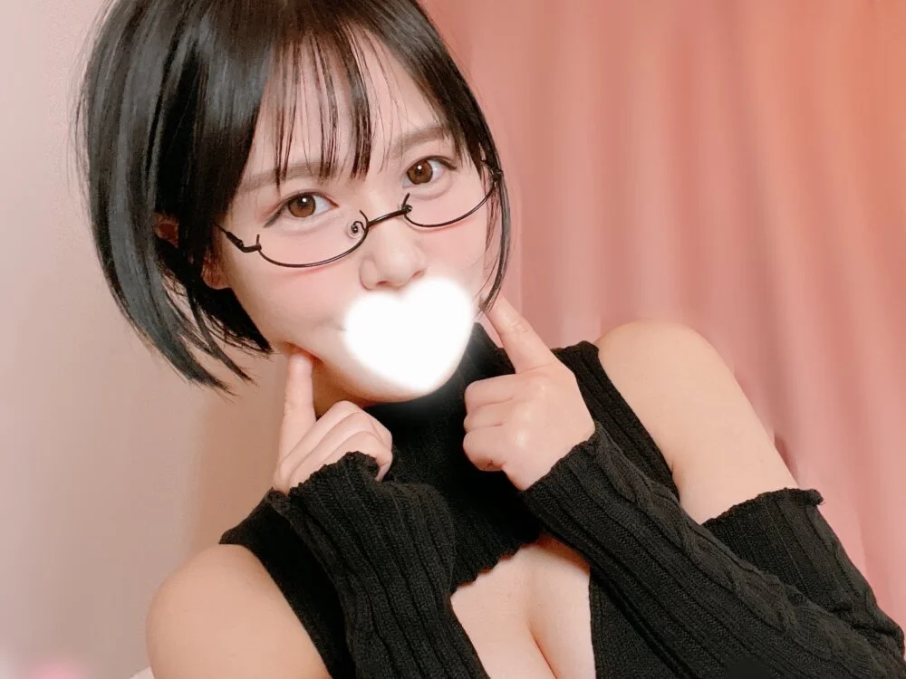 meimei___ Adlı Modelin Çevrimdışı XXX Sohbeti