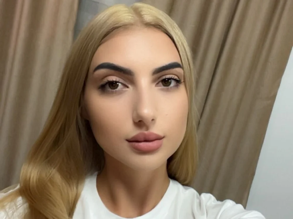Ava_Bloom_'s Offline Chat Room