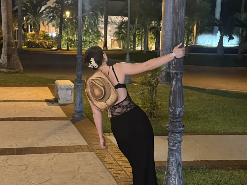 dxnxella's Offline Chat Room